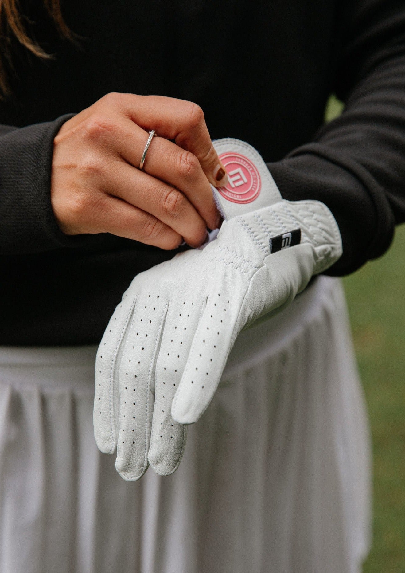 Women's ITL Signature Glove - Ghost White / Flamingo - Inside the Leather Golf Gloves