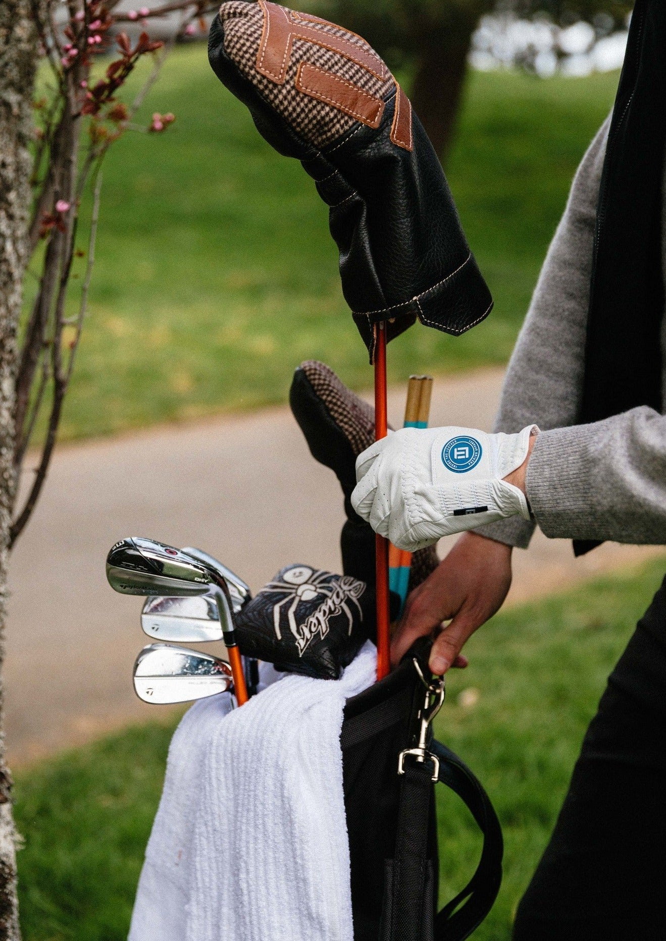 Men's ITL Signature Glove - Ghost White / Blue - Inside the Leather Golf Gloves